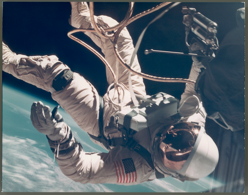 Illustration for article titled 15 Rare Images From NASA's First Decades of Space Exploration